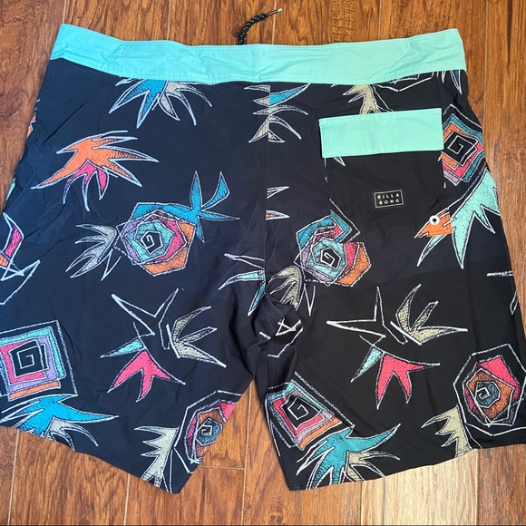 Billabong Board Shorts - Picture 4 of 6